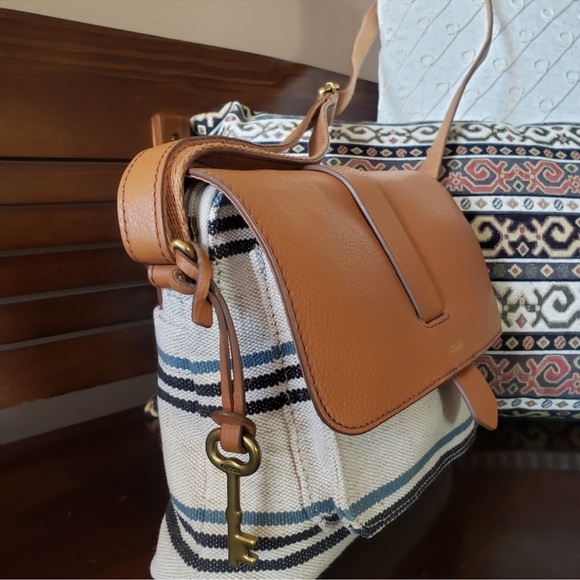 Fossil Kinley Small Leather Canvas Crossbody Bag With Key Charm No Callouts - Picture 10 of 10